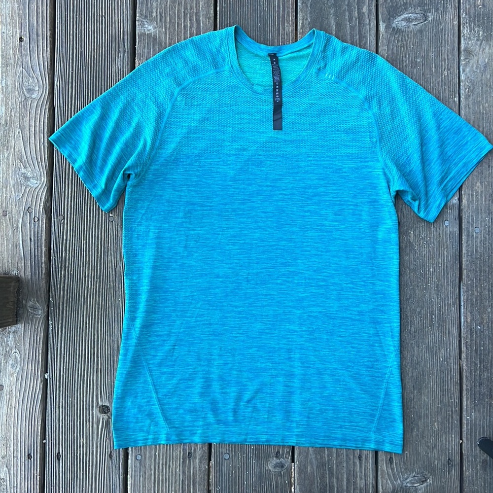 Men’s short sleeve workout tee